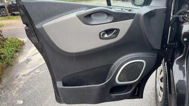Renault Trafic image 9
