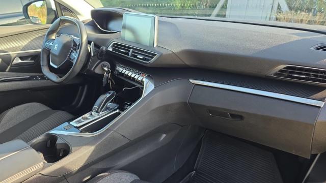 Peugeot 3008 image 2