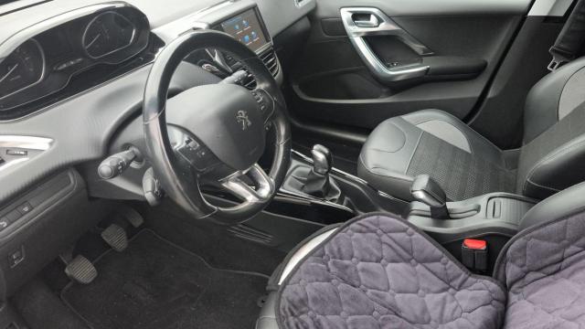 Peugeot 2008 image 2