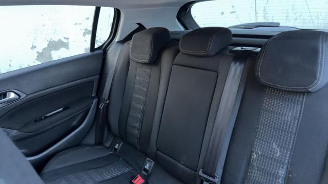 Peugeot 308 image 2