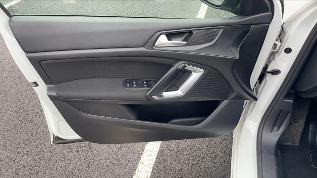 Peugeot 308 image 8