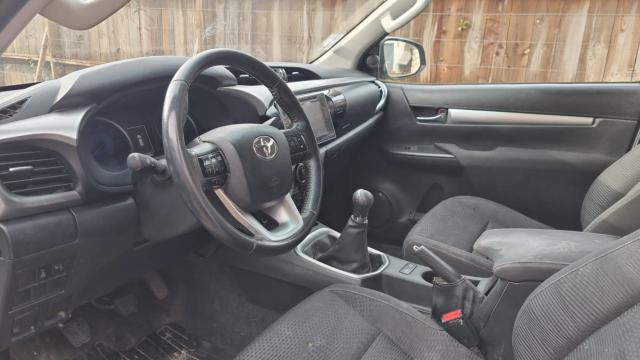 Toyota Hilux image 2
