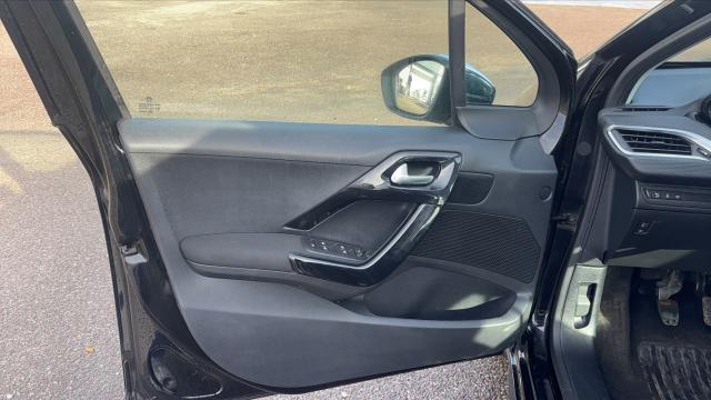 Peugeot 208 image 2