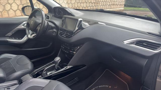 Peugeot 2008 image 2