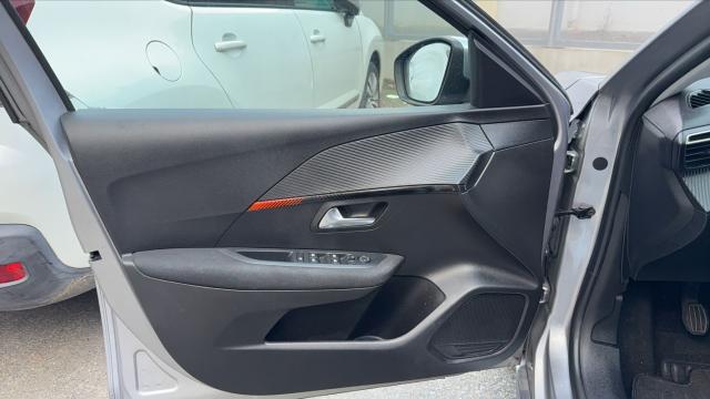 Peugeot 208 image 7