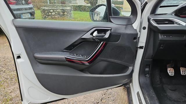 Peugeot 2008 image 3