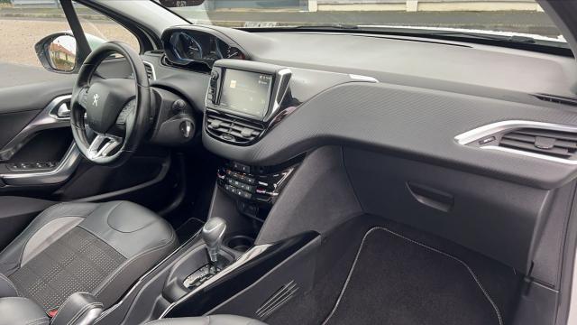 Peugeot 2008 image 2