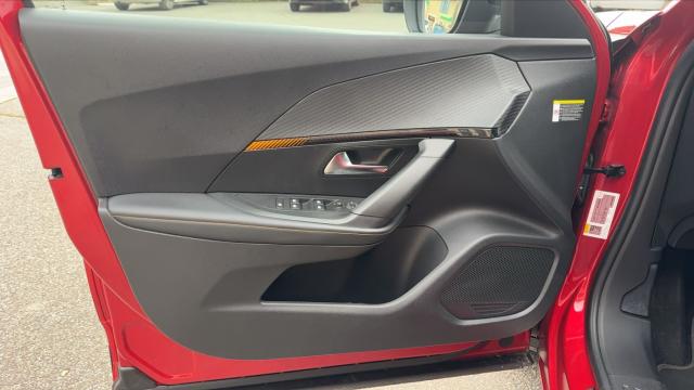 Peugeot 2008 image 8