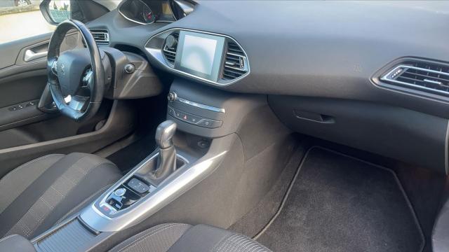 Peugeot 308 image 2
