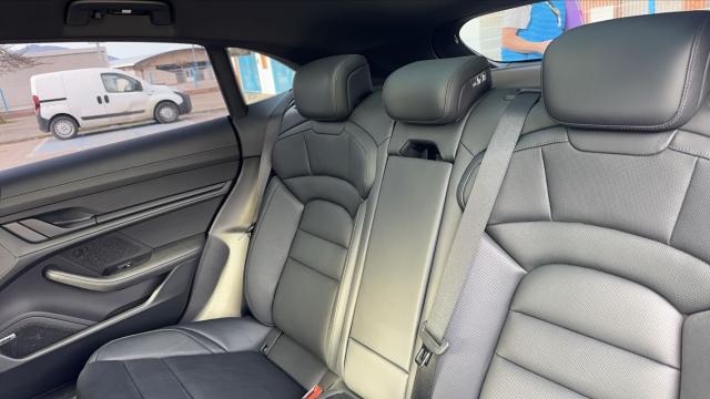 Porsche Taycan image 7