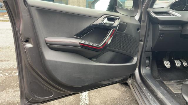 Peugeot 208 image 7