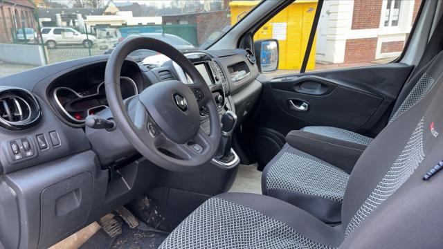 Renault Trafic image 2