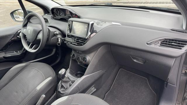 Peugeot 208 image 6