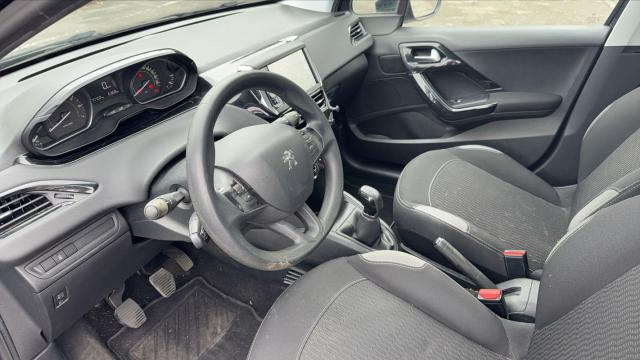 Peugeot 208 image 7