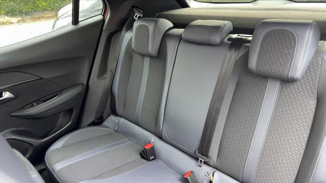 Peugeot 2008 image 8