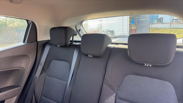 Renault Clio image 2