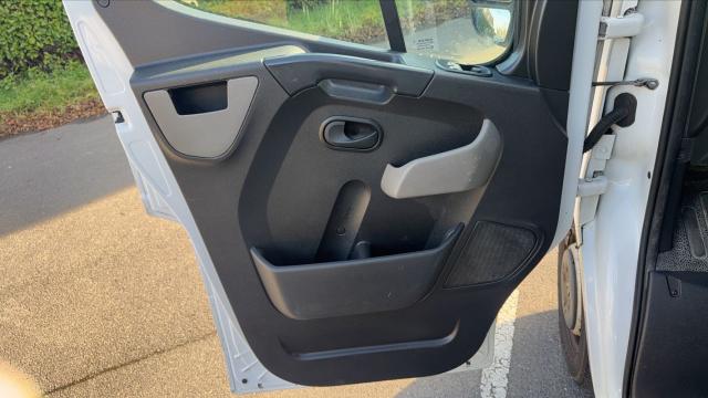 Renault Master image 2