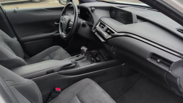 Lexus Ux image 7
