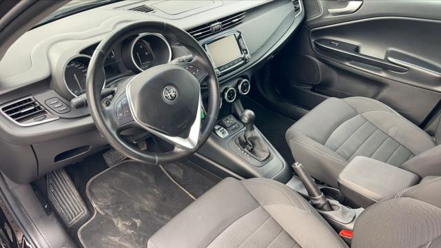 Alfa Romeo Giulietta image 8