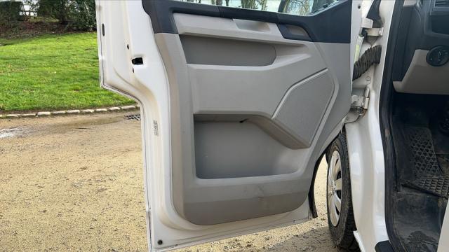Volkswagen Transporter image 2