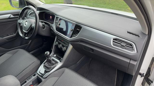 Volkswagen T-Roc image 6