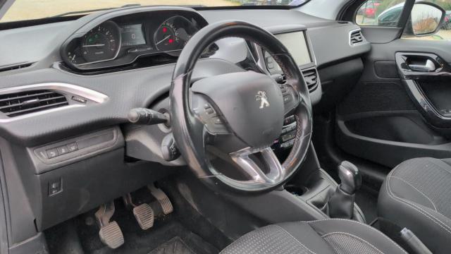 Peugeot 208 image 3