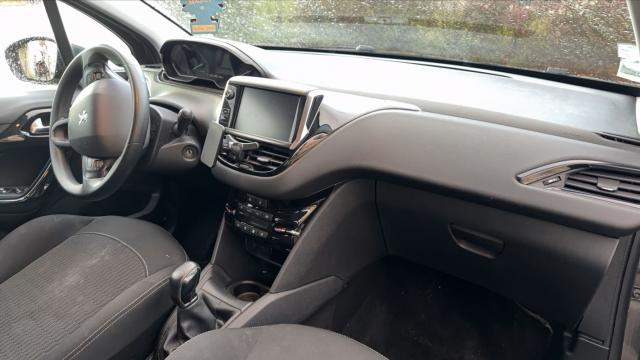 Peugeot 208 image 2