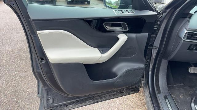 Jaguar F-Pace image 9