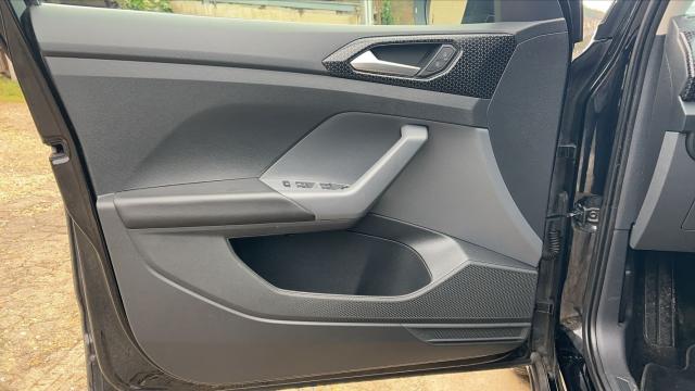 Volkswagen T-Cross image 2