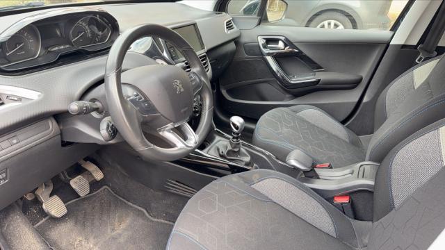 Peugeot 2008 image 3