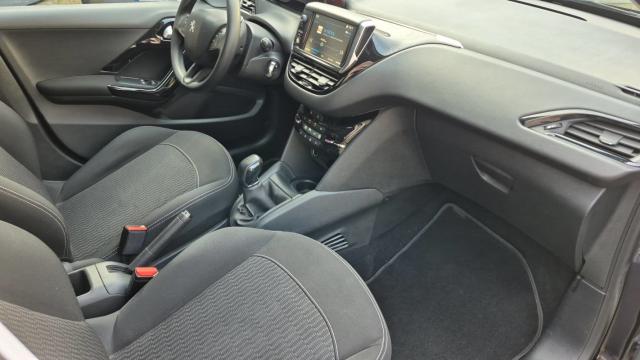Peugeot 208 image 8