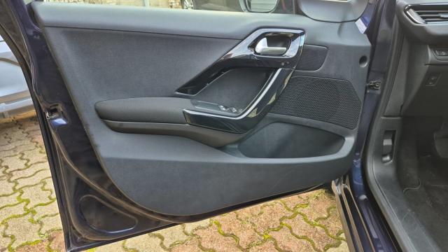 Peugeot 208 image 5