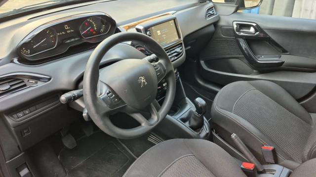 Peugeot 208 image 2