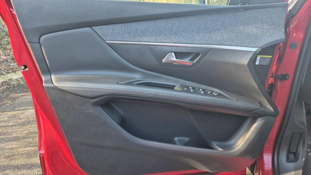 Peugeot 3008 image 2