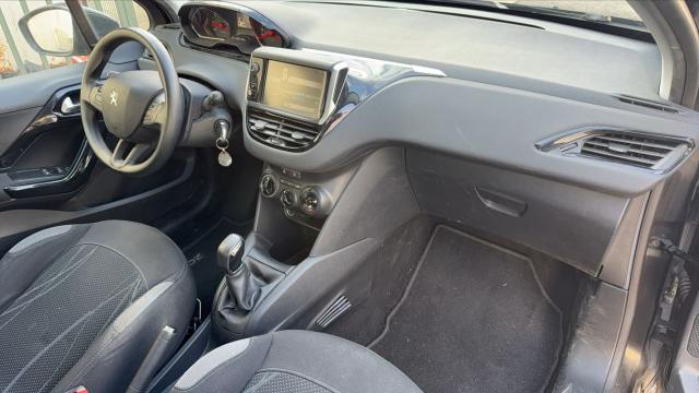 Peugeot 208 image 5
