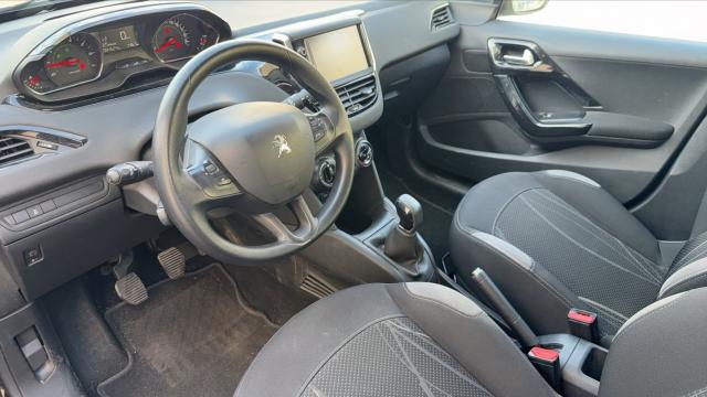 Peugeot 208 image 8