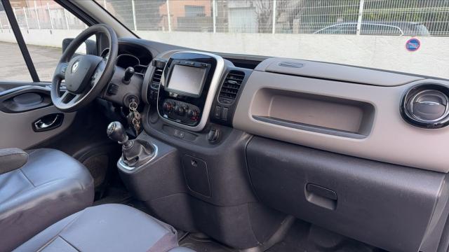 Renault Trafic image 2