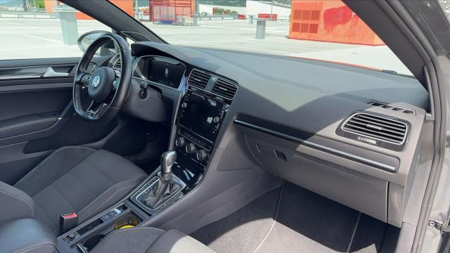 Volkswagen Golf image 6