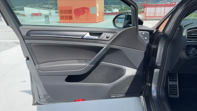 Volkswagen Golf image 8