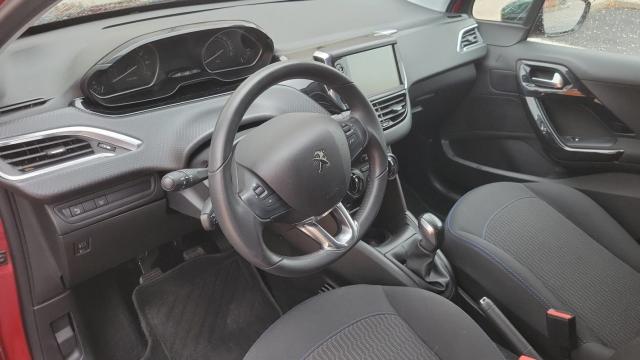Peugeot 208 image 9