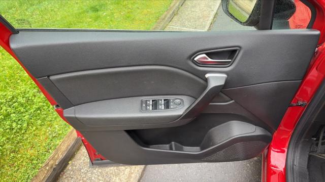 Renault Captur image 2