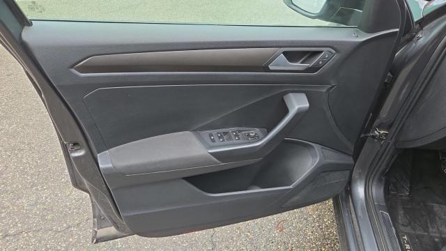 Volkswagen T-Roc image 6