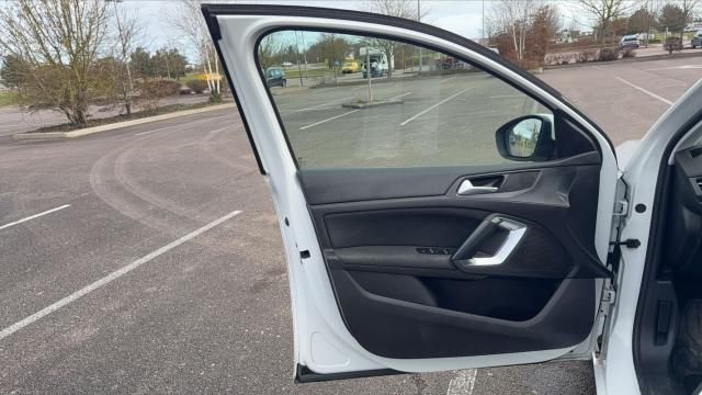 Peugeot 308 image 2