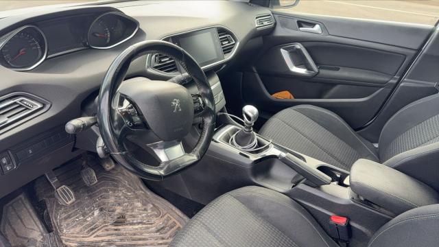 Peugeot 308 image 9