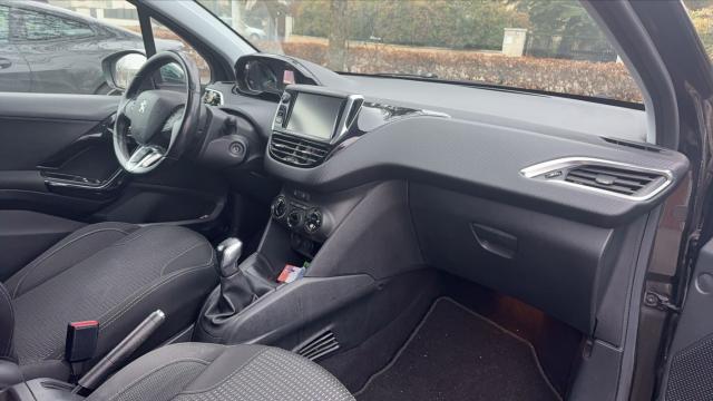 Peugeot 208 image 3