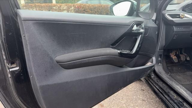 Peugeot 208 image 4