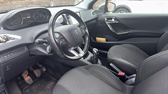 Peugeot 208 image 1