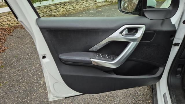 Peugeot 2008 image 1