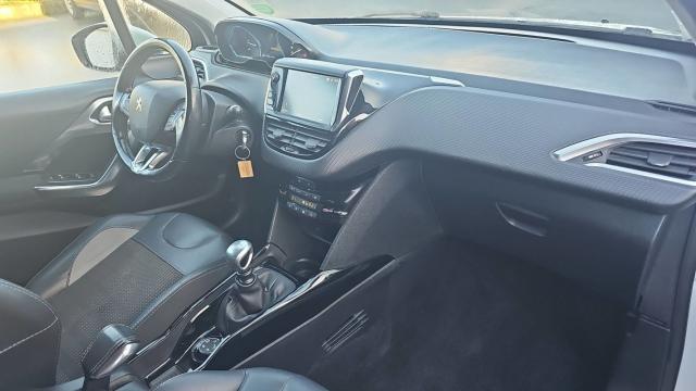 Peugeot 2008 image 8