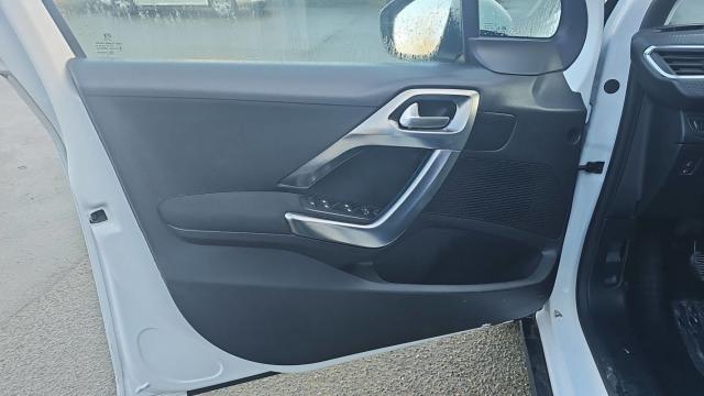 Peugeot 2008 image 6